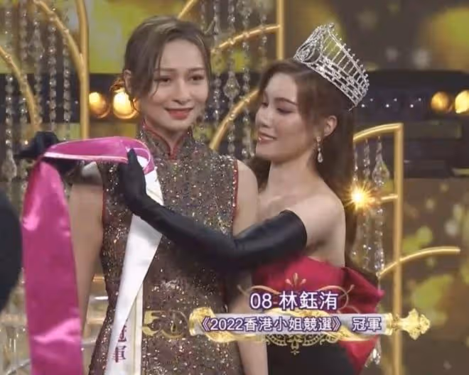 港姐三甲出爐!冠軍是星二代,亞軍當場黑臉,季軍曾演梁朝偉女兒