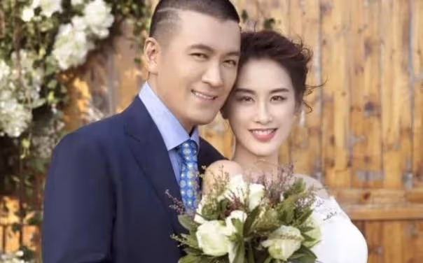 黃聖依婚變風波後首現身 穿著樸素右手婚戒消失