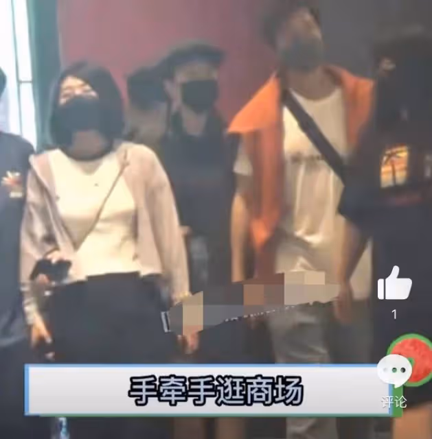 43歲陳喬恩疑有孕！走路小心翼翼孕味十足，老公輕摸肚子動作溫柔