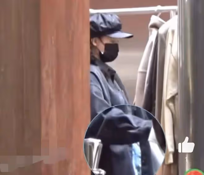 43歲陳喬恩疑有孕！走路小心翼翼孕味十足，老公輕摸肚子動作溫柔