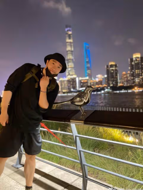 劉翔罕曬近照面部圓潤肚腩突出 網友直呼認不出