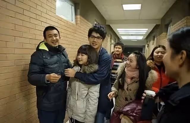 周冬雨劉昊然戀情曝光 兩人約會完同回小區