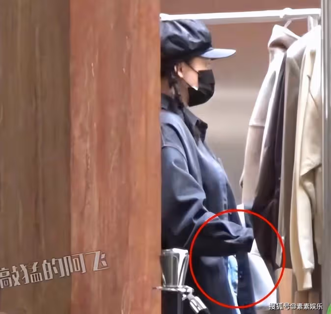 陳喬恩小腹隆起疑似懷孕,艾倫為她小心摸肚子,牽手動作很細心