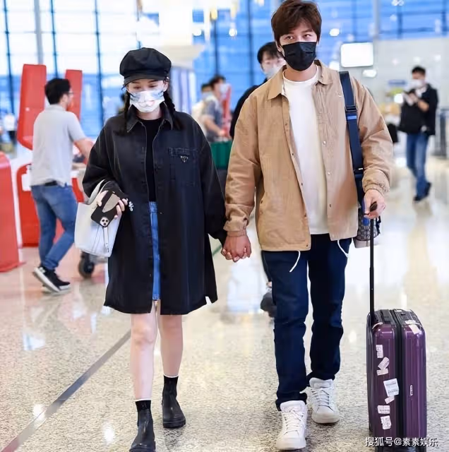 陳喬恩小腹隆起疑似懷孕，艾倫為她小心摸肚子，牽手動作很細心