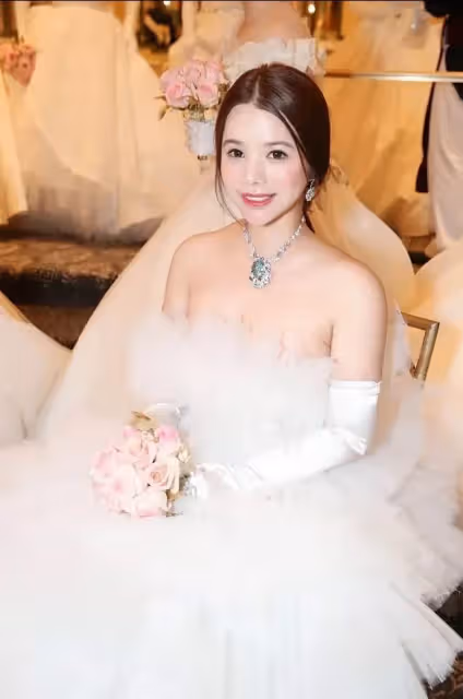 「頂級名媛」余晚晚:680平豪宅7小時逛不完,28歲就賺夠一個億