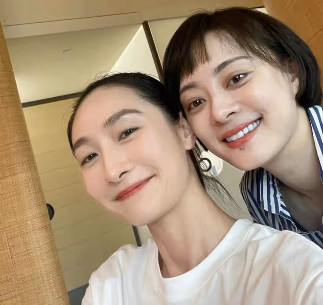 孫儷40歲生日,「安陵容」陶昕然曬照為其慶祝,貼臉合影關係好
