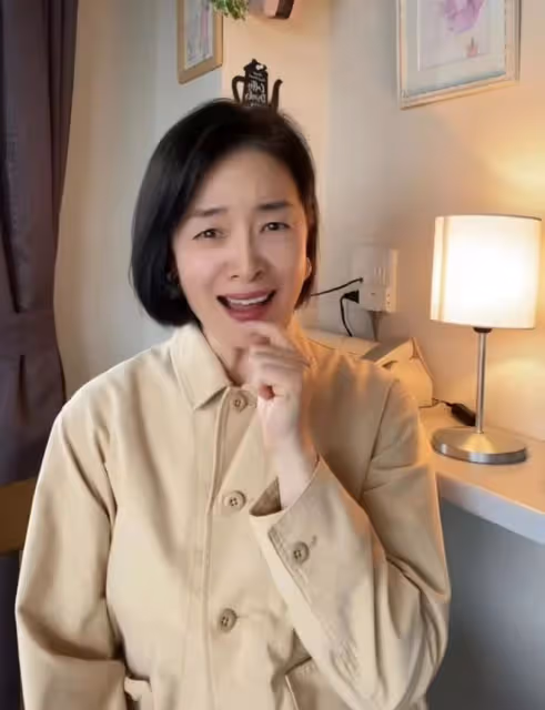 老戲骨顧艷曬日本生活,開簽售珠光寶氣受追捧,和日籍老公好恩愛
