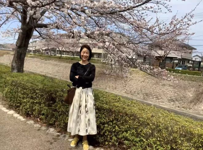 老戲骨顧艷曬日本生活,開簽售珠光寶氣受追捧,和日籍老公好恩愛