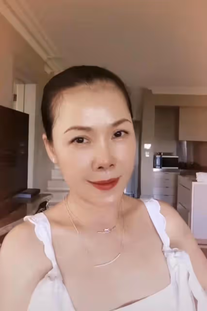 56歲田震在澳洲街邊無人識,背萬元奢侈包似凍齡,無兒無女引爭議