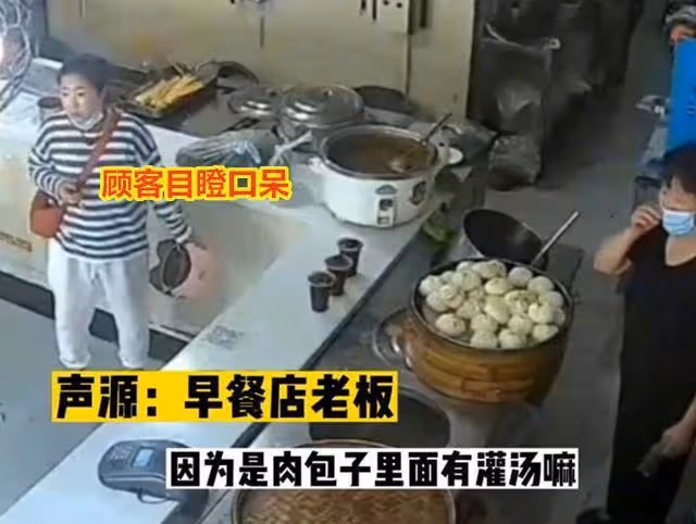 看老人可憐，免費供吃1年肉包，她卻因「包子滲湯汁」怒砸店員，店主：真的太心寒