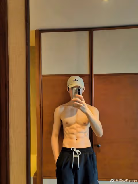 《千金ㄚ鬟》二爺每集都在脫，不穿更好看的男星！張凌赫、龔俊脫衣超級壯