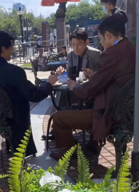 劉德華在哈爾濱拍戲:聘用兩個替身,深夜在街頭燒香拜神