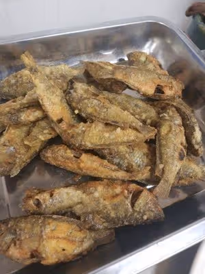 黃豆燜魚仔