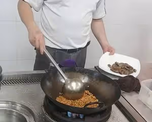 黃豆燜魚仔