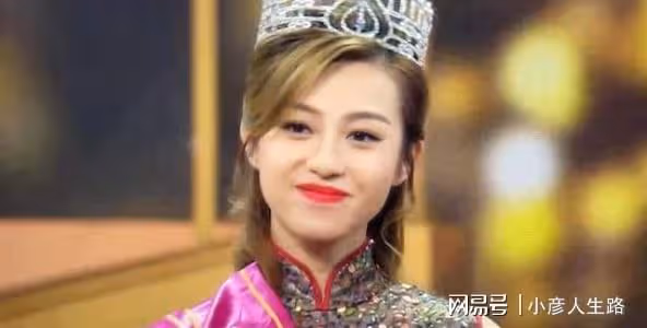 港姐三甲出爐，前TVB小生林俊賢女兒奪冠，「翻版孫藝珍」獲兩獎
