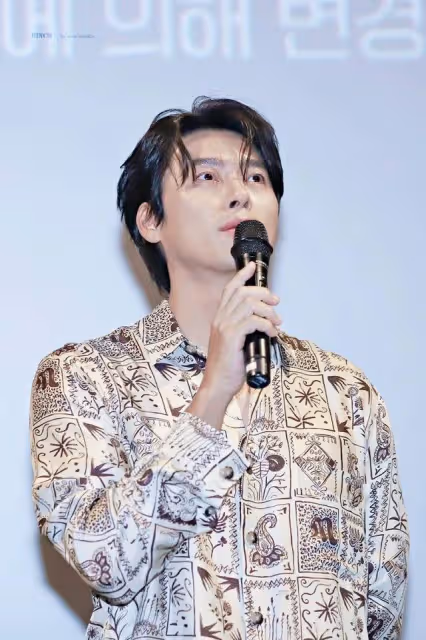 孫藝珍懷孕後玄彬40歲生日,女兒級小粉絲舉牌告白!准爸爸表情失控