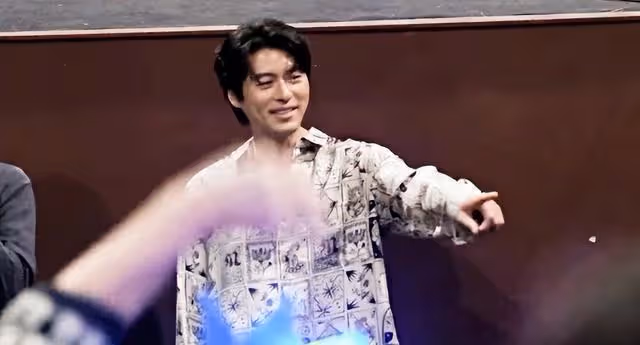 孫藝珍懷孕後玄彬40歲生日,女兒級小粉絲舉牌告白!准爸爸表情失控