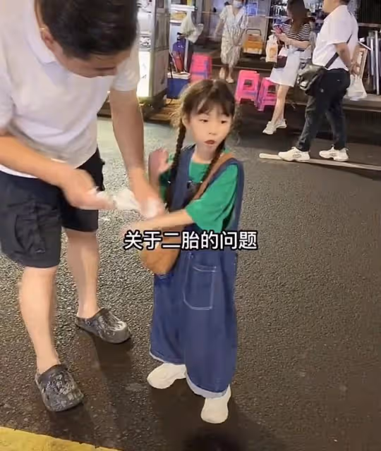 百萬網紅決定生二胎引爭議!女兒患罕見基因病,二孩大機率也患病
