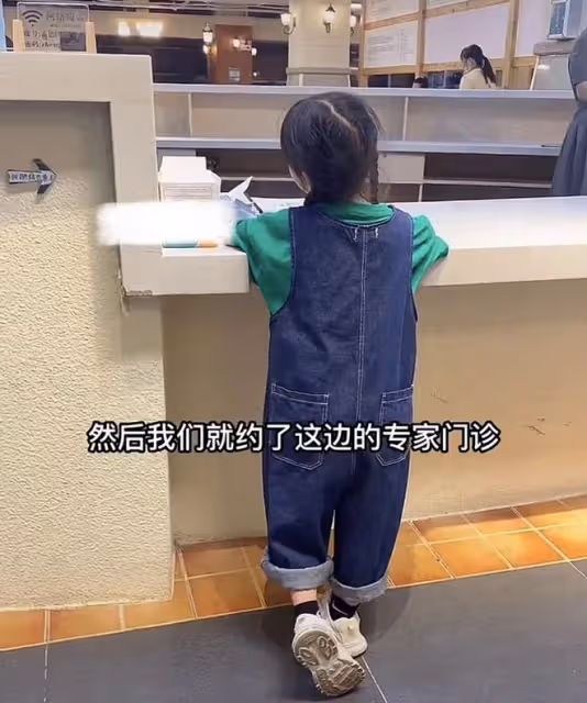 百萬網紅決定生二胎引爭議!女兒患罕見基因病,二孩大機率也患病
