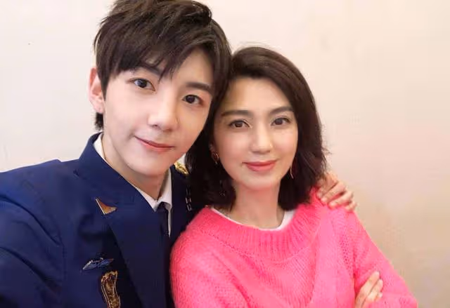 知名港圈女神現身小縣城商演!出場費高達60萬,唱歌頻頻走音