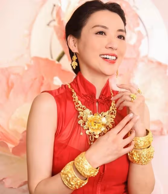 恭喜!TVB知名女星與小5歲醫生男友今日大婚,滿身金器貴氣逼人
