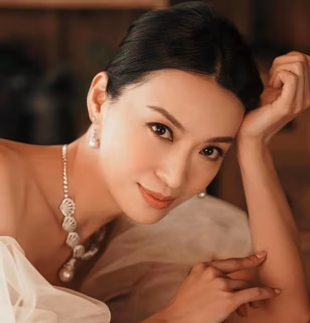 恭喜!TVB知名女星與小5歲醫生男友今日大婚,滿身金器貴氣逼人