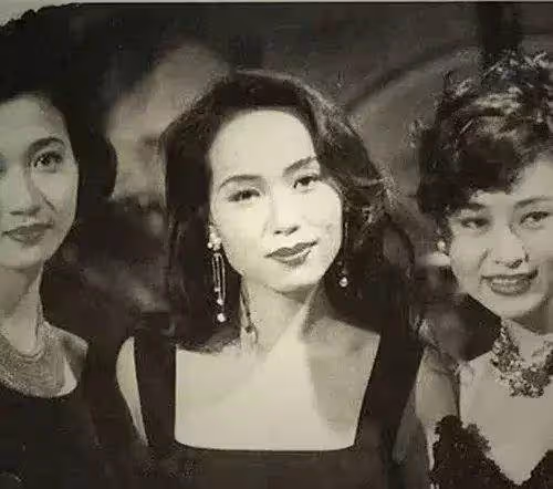 結婚34年老公8次出軌, 她堅持不離婚 一生無兒無女,今58歲優雅依舊與老公日常秀恩愛