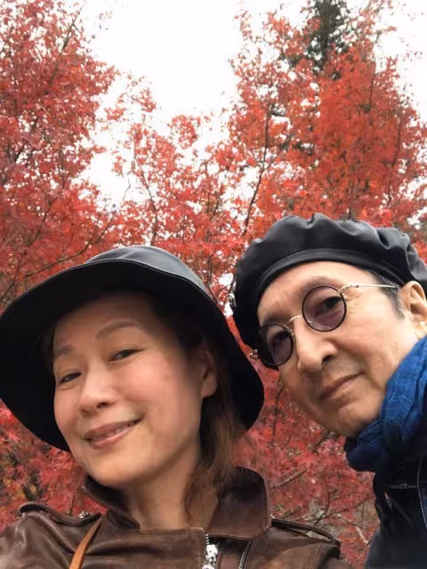 結婚34年老公8次出軌, 她堅持不離婚 一生無兒無女,今58歲優雅依舊與老公日常秀恩愛