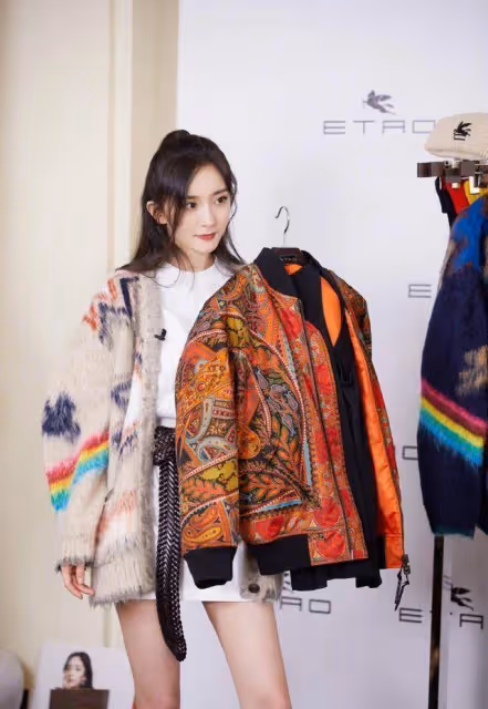 楊冪、唐嫣最新出鏡生圖PK!前者似百變妖精,後者粉美宛如18少女