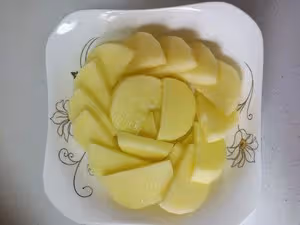 土豆蒸香腸