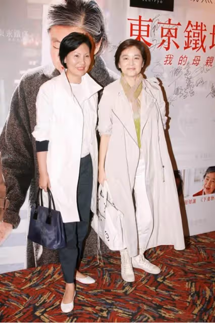 67歲林青霞太會保養！穿條紋T恤+牛仔褲穿出學生既視感，寧靜也上頭