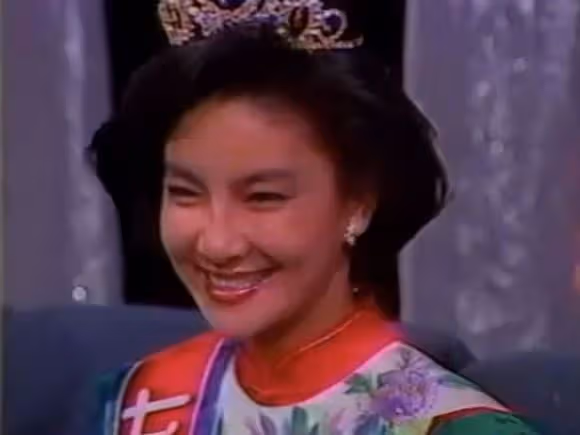 59歲美得像仙女!選美冠軍「狠斷7年豪門婚」離婚後靠自己 坦言「10幾歲就患病」早體認:無常會先來