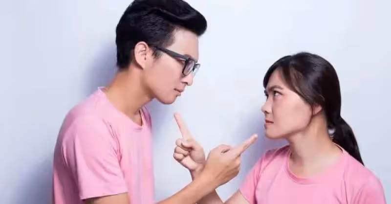 女子辭職照顧病父兩年，父親臨終把財產全給弟弟，老公：別回家了
