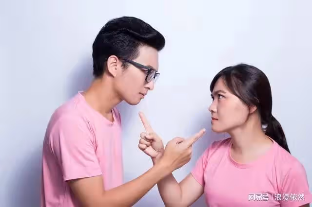 女子辭職照顧病父兩年,父親臨終把財產全給弟弟,老公:別回家了