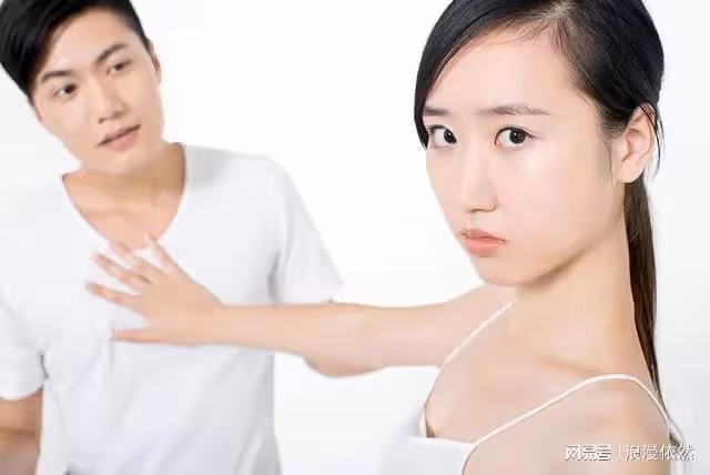 女子辭職照顧病父兩年,父親臨終把財產全給弟弟,老公:別回家了