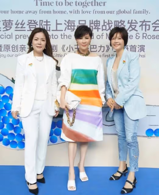 貴氣十足!53歲TVB前女星罕見露面,息影多年成上市公司執行董事
