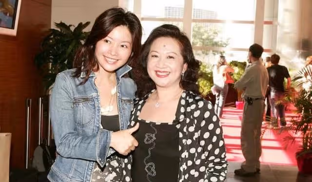 貴氣十足!53歲TVB前女星罕見露面,息影多年成上市公司執行董事