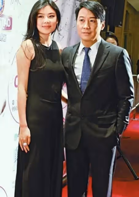黎明前妻樂基兒素顏認不出,肌肉健碩腦門鋥亮,曾被曝胖到200斤