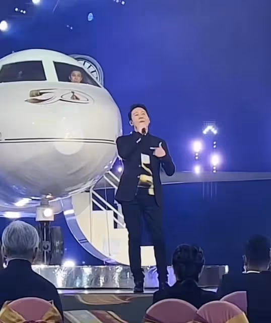 黎明前妻樂基兒素顏認不出,肌肉健碩腦門鋥亮,曾被曝胖到200斤