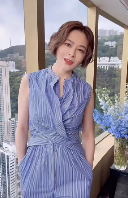 60歲關之琳現身法國街頭!身材白嫩豐腴,穿萬元衣在奢侈品店血拚