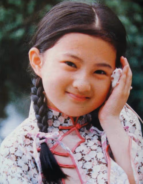 8歲被瓊瑤看中成為一線小演員,成名後卻退圈,最後成了北大學霸
