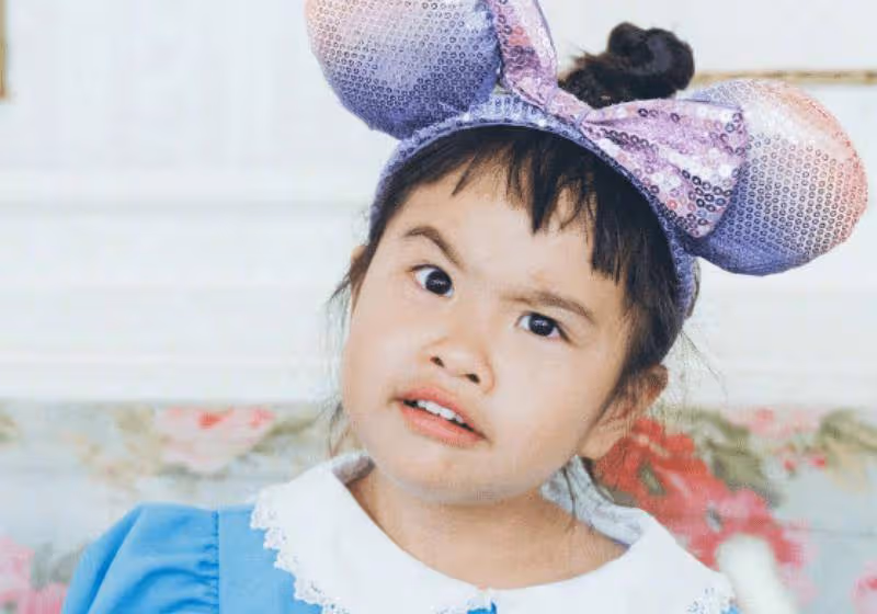 有種「女大十八變」叫包貝爾女兒,曾是翻版包貝爾,如今意外撞臉鬼鬼