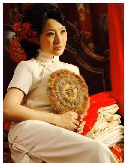 長得好看被趙本山看中，走紅後卻拒絕再合作，如今落魄成路人！