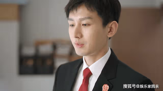 《底線》從疏遠到殷勤,周亦安對葉芯的態度,還是逃不過國產劇套路