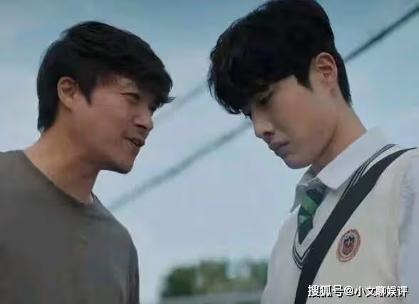 《金湯匙》更新時間是每周幾點？《金湯匙》結局男主跟誰在一起了？