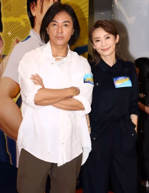 54歲鄭伊健久違現身，穿6千厚底鞋留中長發，稱將赴日本與妻團聚