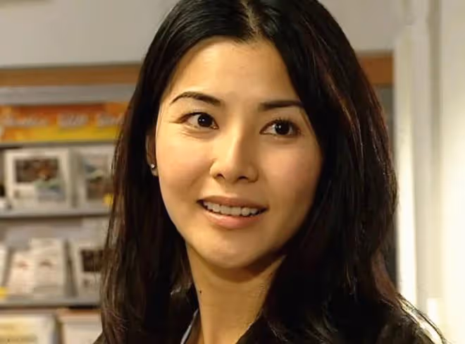 54歲鄭伊健久違現身，穿6千厚底鞋留中長發，稱將赴日本與妻團聚