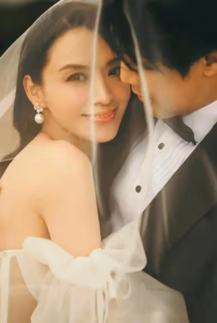 48歲女星陳煒再婚太豪氣！一身行頭過百萬，婚紗上鑲嵌千顆水晶