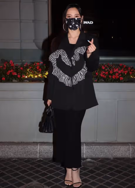 48歲女星陳煒再婚太豪氣！一身行頭過百萬，婚紗上鑲嵌千顆水晶