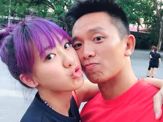 結婚2年沒小孩！小姑以為我不孕「突抱來一男嬰」求我撫養，哭說她識人不清，扶養後老公將孩子視如己出，我心存疑慮「偷偷做了親子鑒定」，心碎拿著結果質問全家人...